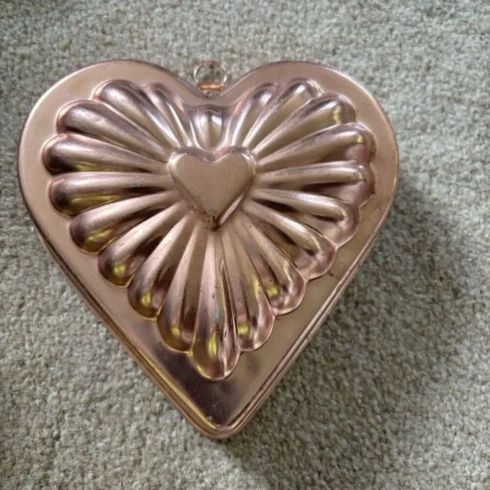 Vintage 3 1/2 Cup Heart Shaped Jello Mold